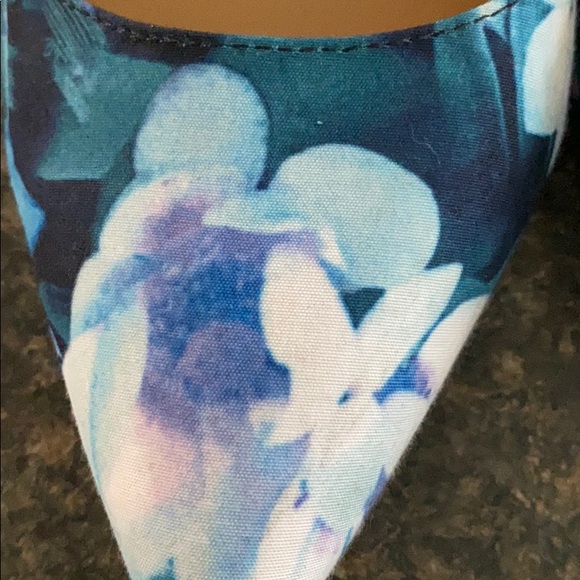 Charles Jourdan slingback flower heels - Picture 2 of 5